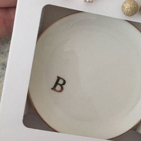 Time & Tru 2 Stud Earring set with Letter (B) trinket bowl - Picture 2 of 3